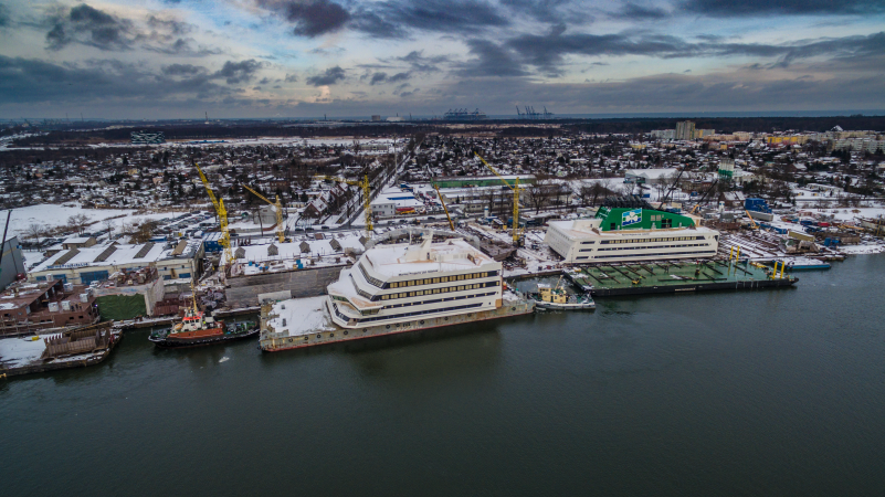 Gdańska stocznia Marine Projects Ltd. przekazała niemieckiemu odbiorcy dużą nadbudówkę na prom RoPax  [foto,wideo]-GospodarkaMorska.pl