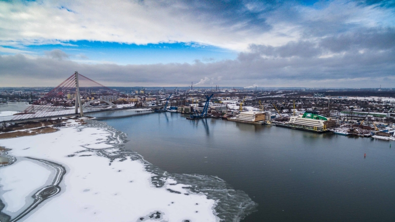 Gdańska stocznia Marine Projects Ltd. przekazała niemieckiemu odbiorcy dużą nadbudówkę na prom RoPax  [foto,wideo]-GospodarkaMorska.pl