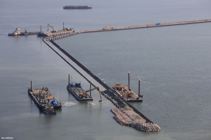 Falochron wschodni w Świnoujściu-GospodarkaMorska.pl