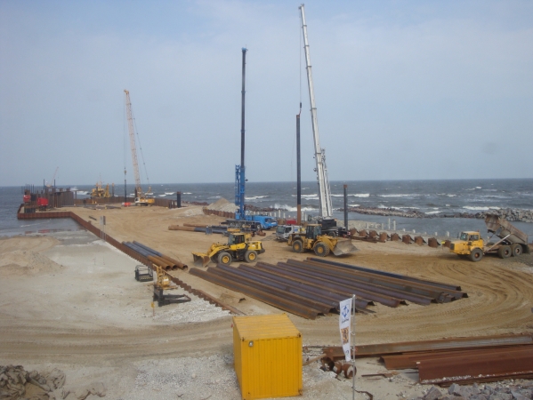 Falochron wschodni w Świnoujściu-GospodarkaMorska.pl