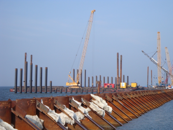 Falochron wschodni w Świnoujściu-GospodarkaMorska.pl