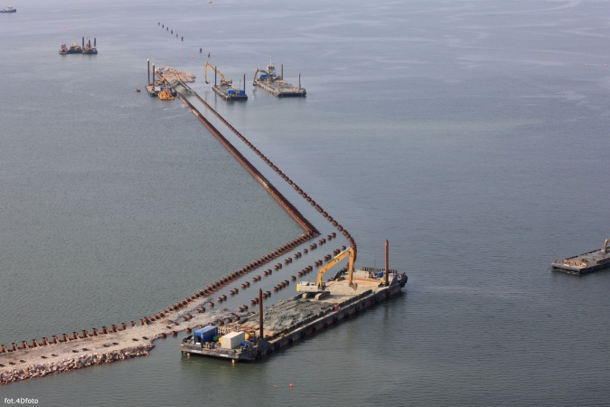 Falochron wschodni w Świnoujściu-GospodarkaMorska.pl