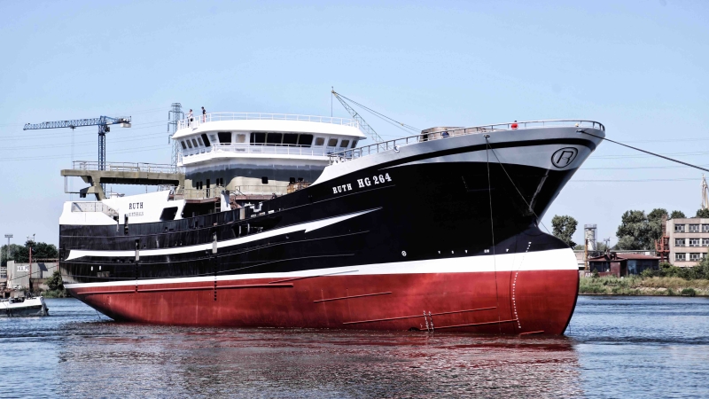 Podwójne wodowanie w stoczni Nauta-GospodarkaMorska.pl