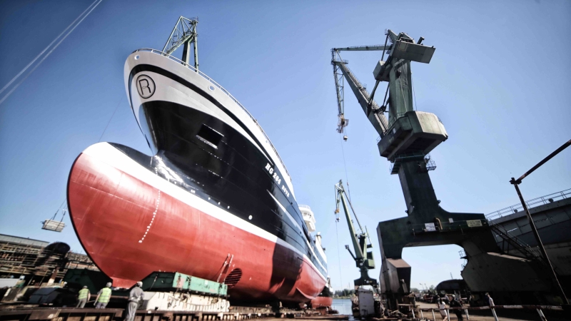 Podwójne wodowanie w stoczni Nauta-GospodarkaMorska.pl