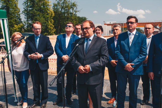 Śluza na stopniu wodnym w Malczycach otwarta. Minister Gróbarczyk: Ponad 20 lat nikt nie był w stanie jej dokończyć-GospodarkaMorska.pl