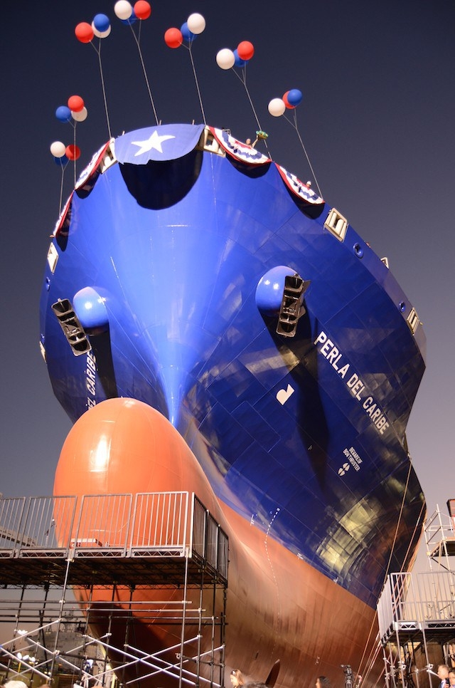 Kontenerowiec został ochrzczony przez Emmę Engle należącą do trzeciego pokolenia rodziny Saltchuk, która jest właścicielem firmy TOTE-GospodarkaMorska.pl