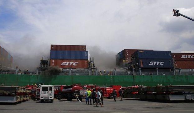 Pożar na pokładzie kontenerowca-GospodarkaMorska.pl