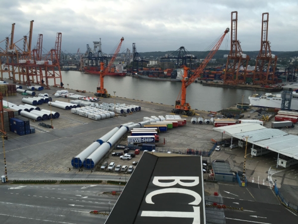 Widok z dachu portowego biurowca na terminal BCT w Gdyni-GospodarkaMorska.pl