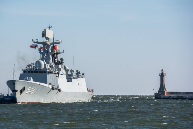 Okręty Chińskiej Armii Ludowo-Wyzwoleńczej w Gdyni.  Dzisiaj (7.10) po raz pierwszy w historii do polskiego portu weszły okręty Marynarki Wojennej Chin. W Gdyni zacumowały trzy jednostki: niszczyciel -GospodarkaMorska.pl
