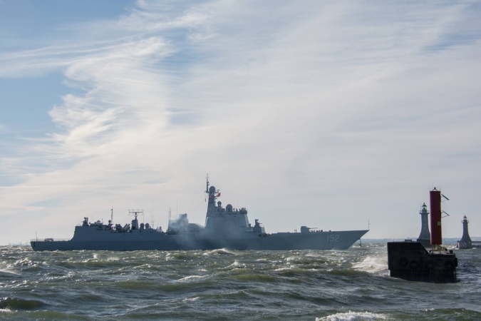 Okręty Chińskiej Armii Ludowo-Wyzwoleńczej w Gdyni.  Dzisiaj (7.10) po raz pierwszy w historii do polskiego portu weszły okręty Marynarki Wojennej Chin. W Gdyni zacumowały trzy jednostki: niszczyciel -GospodarkaMorska.pl