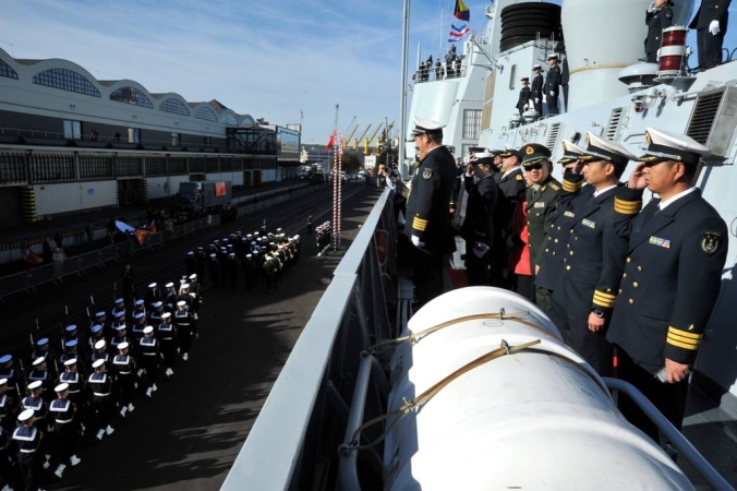 Okręty Chińskiej Armii Ludowo-Wyzwoleńczej w Gdyni.  Dzisiaj (7.10) po raz pierwszy w historii do polskiego portu weszły okręty Marynarki Wojennej Chin. W Gdyni zacumowały trzy jednostki: niszczyciel -GospodarkaMorska.pl