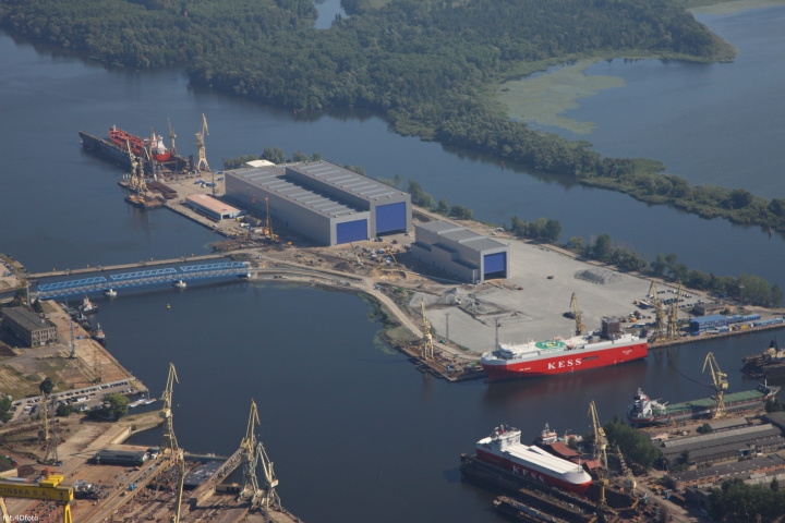 Wczoraj (22.10) z holenderskiego portu Vlissingen wyruszył transport suwnicy bramowej, która zostanie zamontowana w fabryce Bilfinger Mars Offshore. Dźwig o wysokości około 120 m będzie wykorzystywany-GospodarkaMorska.pl