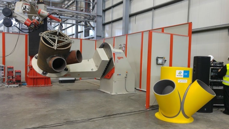 Wczoraj (22.10) z holenderskiego portu Vlissingen wyruszył transport suwnicy bramowej, która zostanie zamontowana w fabryce Bilfinger Mars Offshore. Dźwig o wysokości około 120 m będzie wykorzystywany-GospodarkaMorska.pl