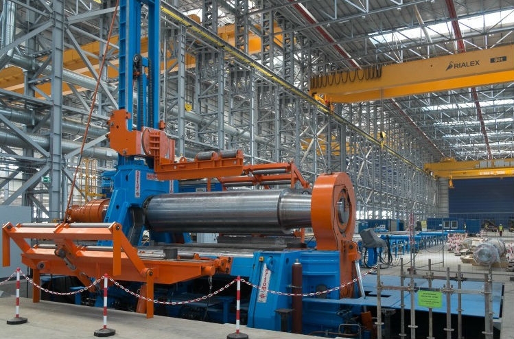 Wczoraj (22.10) z holenderskiego portu Vlissingen wyruszył transport suwnicy bramowej, która zostanie zamontowana w fabryce Bilfinger Mars Offshore. Dźwig o wysokości około 120 m będzie wykorzystywany-GospodarkaMorska.pl