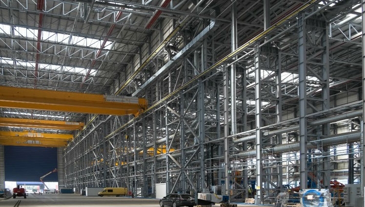 Wczoraj (22.10) z holenderskiego portu Vlissingen wyruszył transport suwnicy bramowej, która zostanie zamontowana w fabryce Bilfinger Mars Offshore. Dźwig o wysokości około 120 m będzie wykorzystywany-GospodarkaMorska.pl