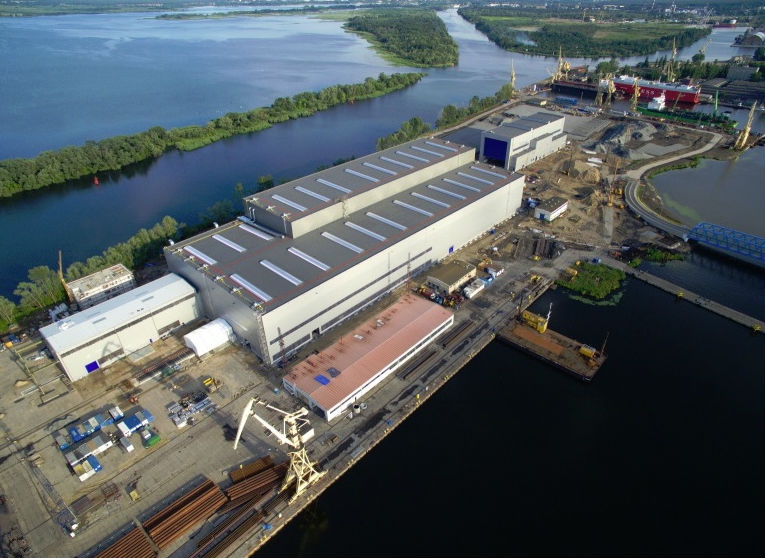 Wczoraj (22.10) z holenderskiego portu Vlissingen wyruszył transport suwnicy bramowej, która zostanie zamontowana w fabryce Bilfinger Mars Offshore. Dźwig o wysokości około 120 m będzie wykorzystywany-GospodarkaMorska.pl