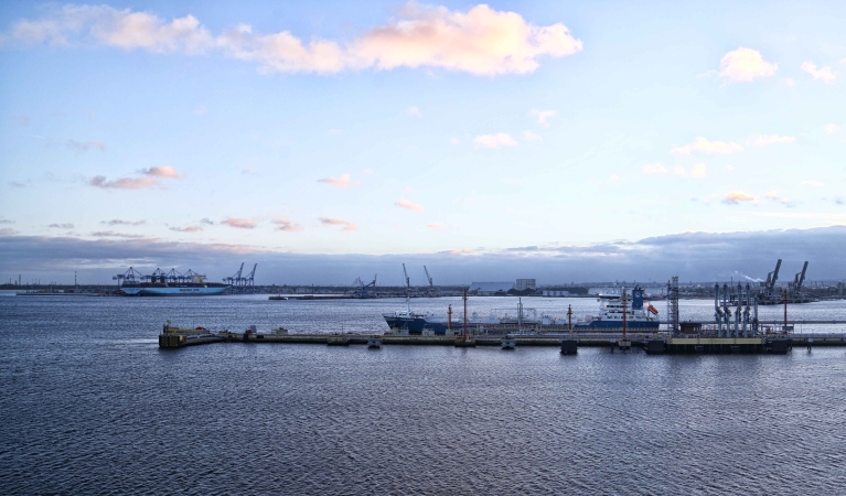 Naftoport za dnia i nocy-GospodarkaMorska.pl