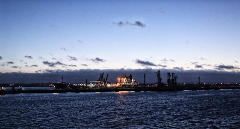 Naftoport za dnia i nocy-GospodarkaMorska.pl