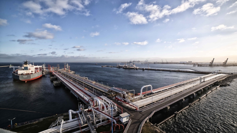 Naftoport za dnia i nocy-GospodarkaMorska.pl