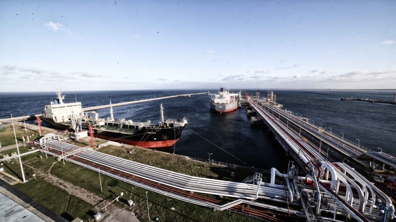 Naftoport za dnia i nocy-GospodarkaMorska.pl