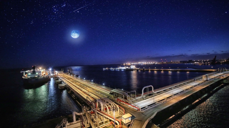 Naftoport za dnia i nocy-GospodarkaMorska.pl