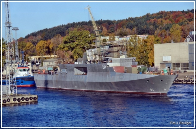 Patrolowiec Ślązak znów na lądzie-GospodarkaMorska.pl