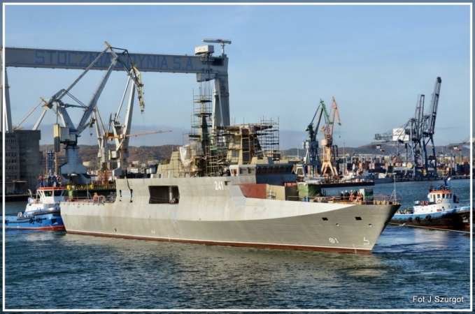 Patrolowiec Ślązak znów na lądzie-GospodarkaMorska.pl
