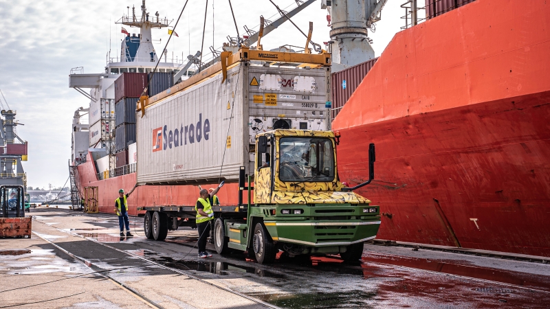 Bananowy serwis w Porcie Gdańsk (foto, wideo)-GospodarkaMorska.pl