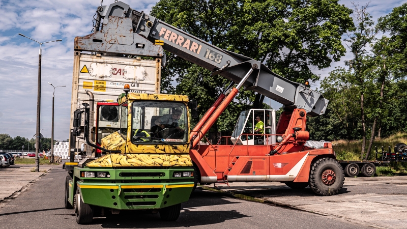 Bananowy serwis w Porcie Gdańsk (foto, wideo)-GospodarkaMorska.pl