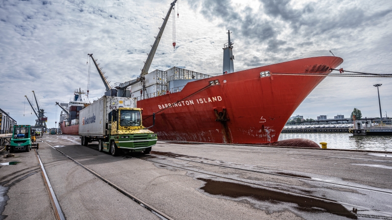 Bananowy serwis w Porcie Gdańsk (foto, wideo)-GospodarkaMorska.pl