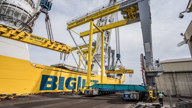 8 suwnic Konecranes popłynie z Gdyni do Izraela. Zobacz, jak wyglądał ich załadunek (foto, wideo)-GospodarkaMorska.pl