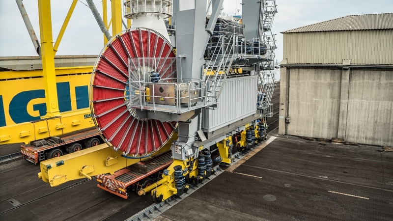 8 suwnic Konecranes popłynie z Gdyni do Izraela. Zobacz, jak wyglądał ich załadunek (foto, wideo)-GospodarkaMorska.pl
