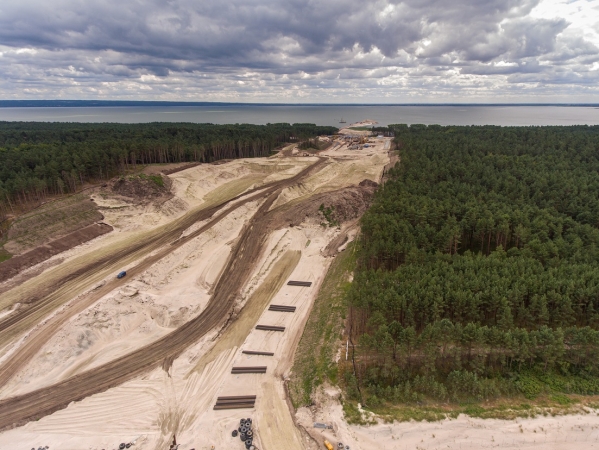 Lipiec na budowie kanału żeglugowego przez Mierzeję Wiślaną (foto, wideo)-GospodarkaMorska.pl