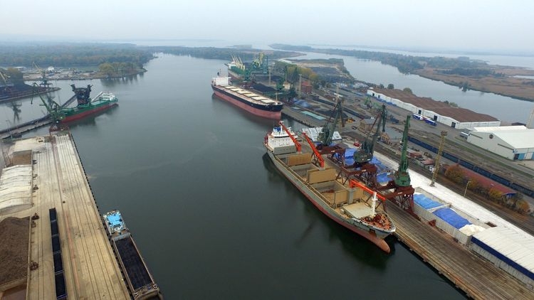 Giganty w szczecińskim porcie-GospodarkaMorska.pl