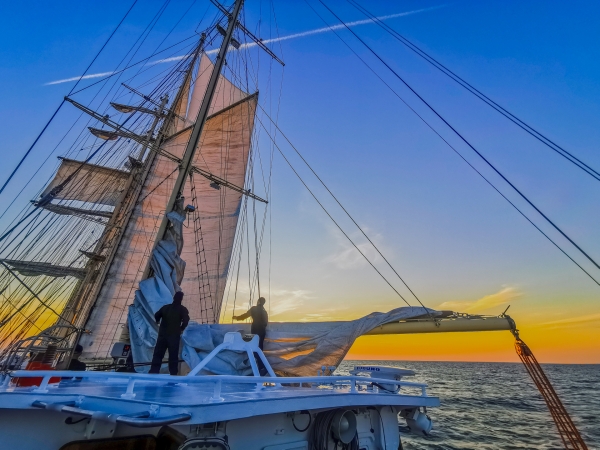 … a wiatr na wantach – relacja z praktyk pod żaglami [foto]-GospodarkaMorska.pl