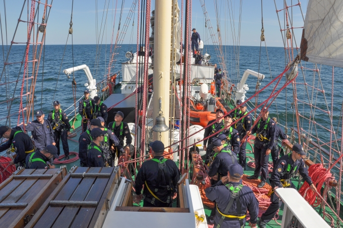 … a wiatr na wantach – relacja z praktyk pod żaglami [foto]-GospodarkaMorska.pl