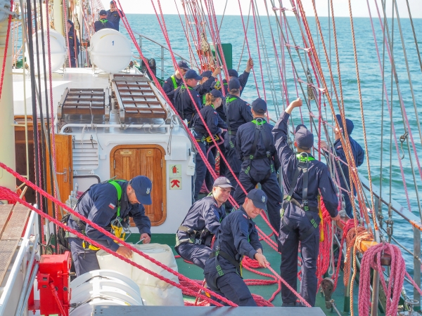 … a wiatr na wantach – relacja z praktyk pod żaglami [foto]-GospodarkaMorska.pl