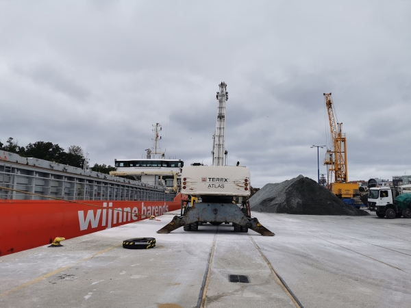 Wzrost aktywności funkcji przeładunkowej w kołobrzeskim porcie [foto]-GospodarkaMorska.pl