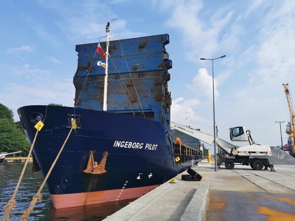 Wzrost aktywności funkcji przeładunkowej w kołobrzeskim porcie [foto]-GospodarkaMorska.pl