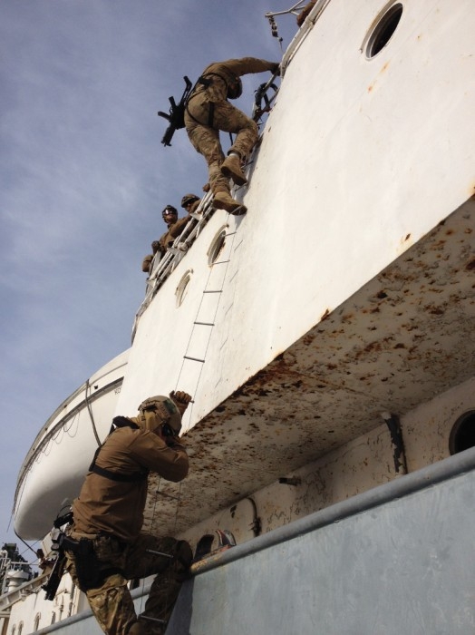 Funkcjonariusze Wydziału Zabezpieczenia Działań Morskiego Oddziału Straży Granicznej szkolili żołnierzy Oddziału Specjalnego Żandarmerii Wojskowej z Warszawy.Szkolenie obejmowało wykorzystanie technik-GospodarkaMorska.pl