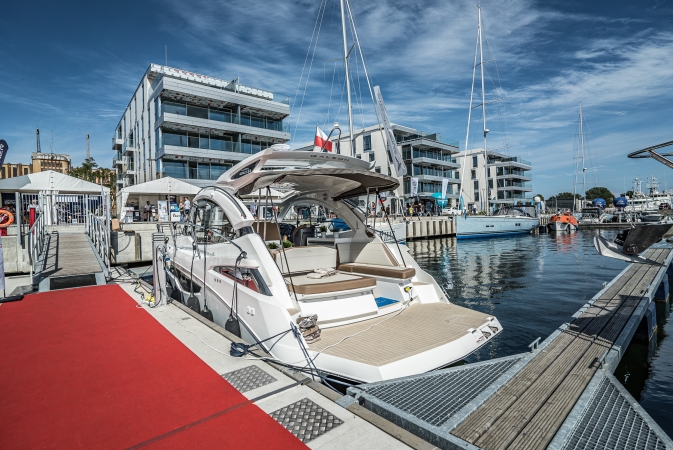 Luksusowe jachty w gdyńskiej marinie - za nami Polboat Yachting Festival [foto, wideo]-GospodarkaMorska.pl