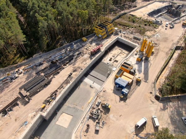 Tunel pod Świną. „Kret” gigant płynie do Świnoujścia [foto, wideo]-GospodarkaMorska.pl