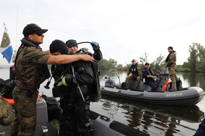 Neutralizacja pozostałości po II wojnie światowej przez specjalistów z 8. Flotylli Obrony Wybrzeża [foto]-GospodarkaMorska.pl