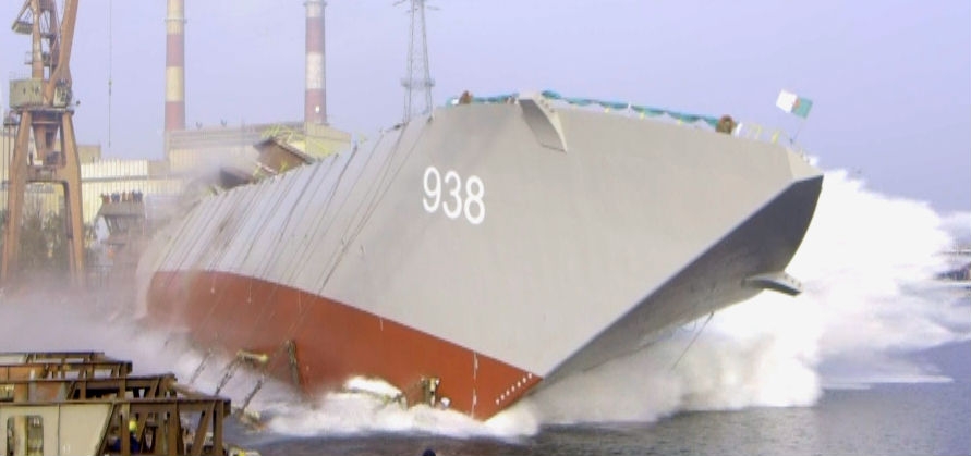 Wodowanie algierskiego żaglowca budowanego w Remontowej-GospodarkaMorska.pl