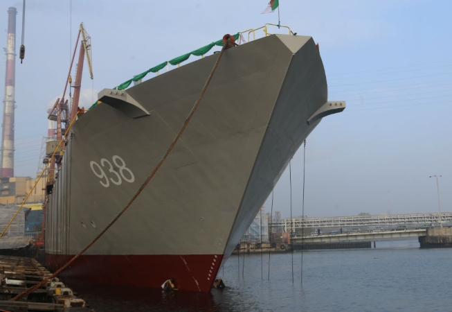Wodowanie algierskiego żaglowca budowanego w Remontowej-GospodarkaMorska.pl