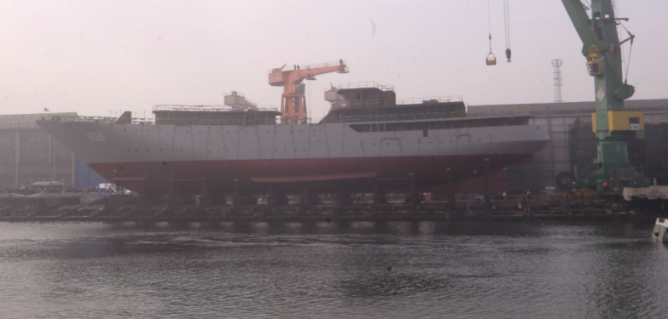 Wodowanie algierskiego żaglowca budowanego w Remontowej-GospodarkaMorska.pl