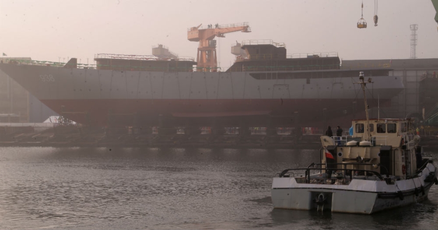 Wodowanie algierskiego żaglowca budowanego w Remontowej-GospodarkaMorska.pl