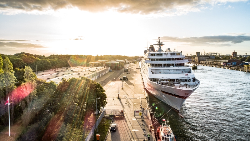 Do Portu Gdańsk wpłynął pierwszy wycieczkowiec w tym sezonie [foto, wideo]-GospodarkaMorska.pl