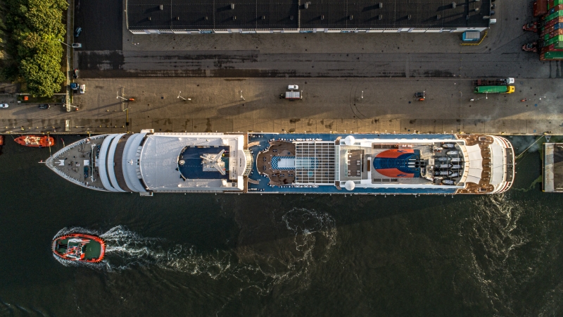 Do Portu Gdańsk wpłynął pierwszy wycieczkowiec w tym sezonie [foto, wideo]-GospodarkaMorska.pl