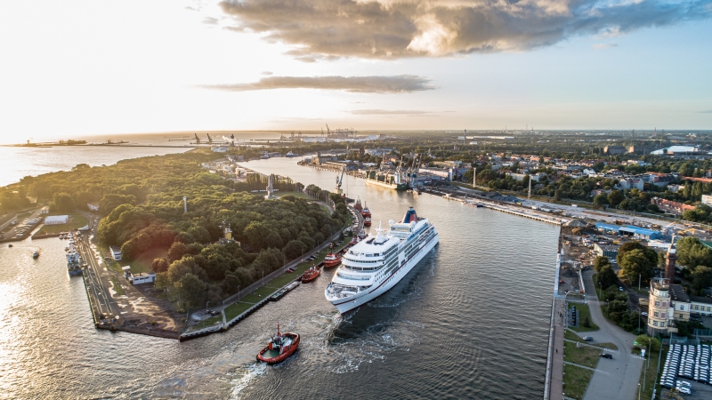 Do Portu Gdańsk wpłynął pierwszy wycieczkowiec w tym sezonie [foto, wideo]-GospodarkaMorska.pl